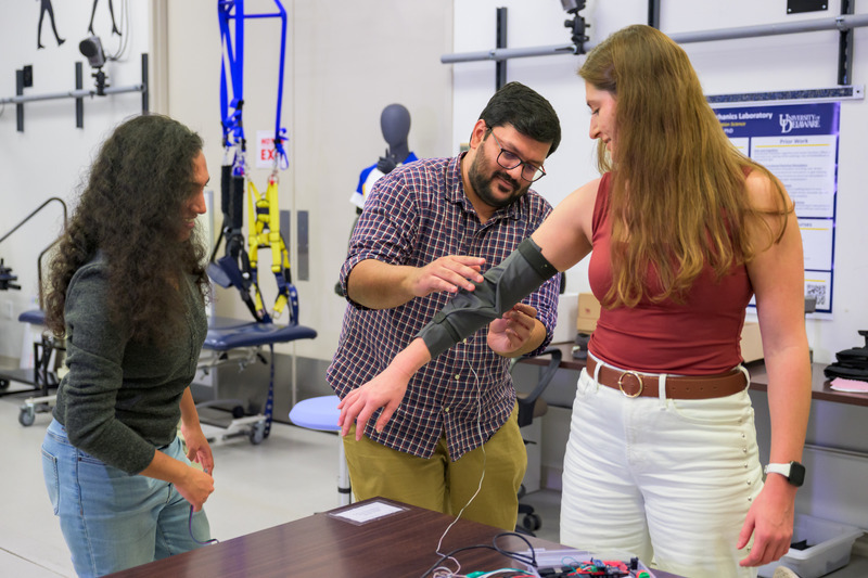 University of Delaware leadership, faculty and industry experts gathered recently to discuss ways to support an innovation culture on campus, so that discoveries — like UD inventor Sagar Doshi’s (center) next generation wearable technologies — can make it to market and result in real-world impact.